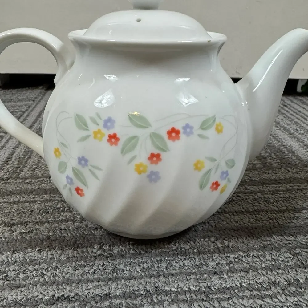 Corelle Impressions by Corning “English Meadow” 1-Quart Decorated Teapot | Vinta